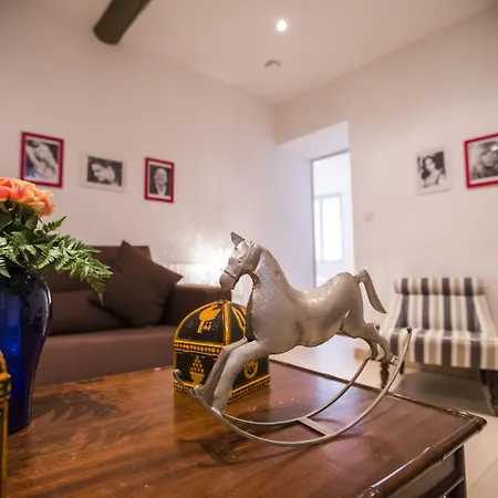 Bouttau By Connexion *